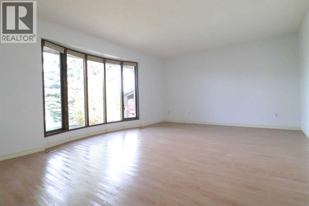 78 Tudor Boulevard S - Image 5