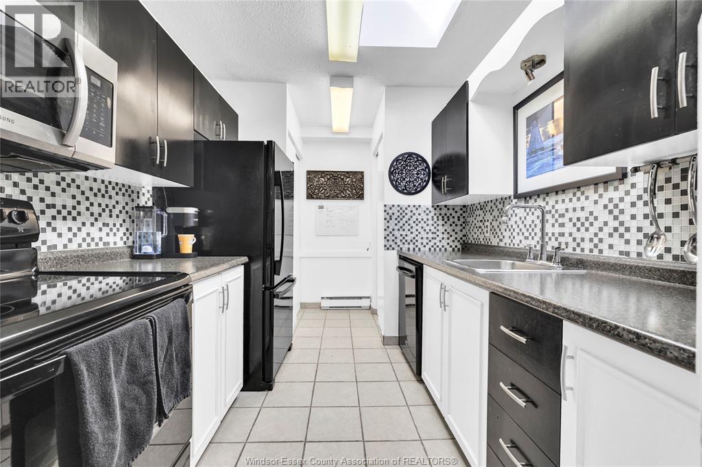 #A205 12 Montgomery - 16