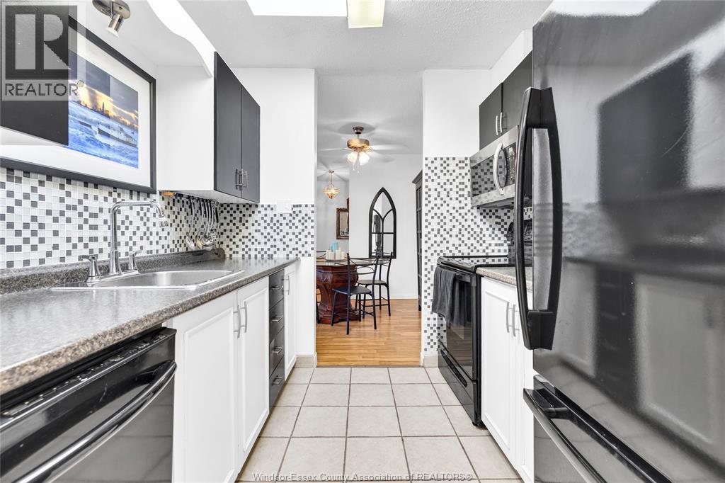 #A205 12 Montgomery - 19