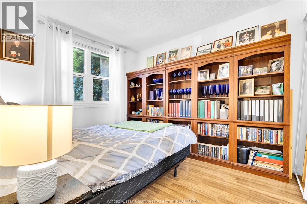 #A205 12 Montgomery - 24