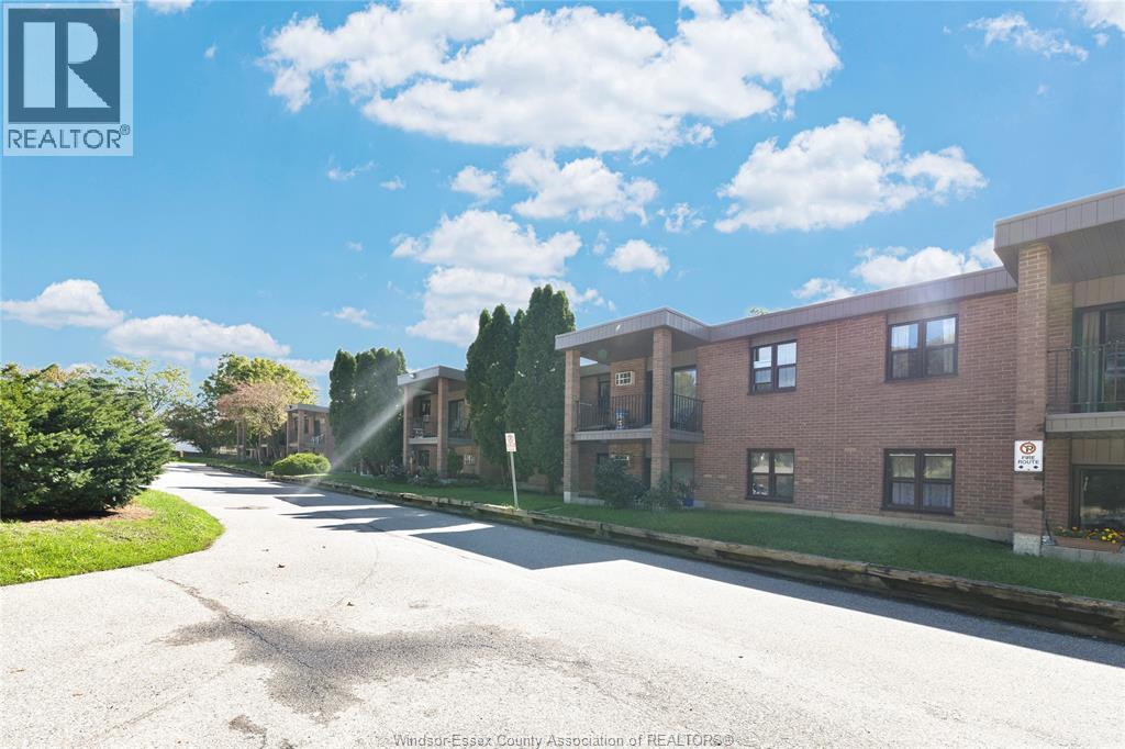 #A205 12 Montgomery - 30