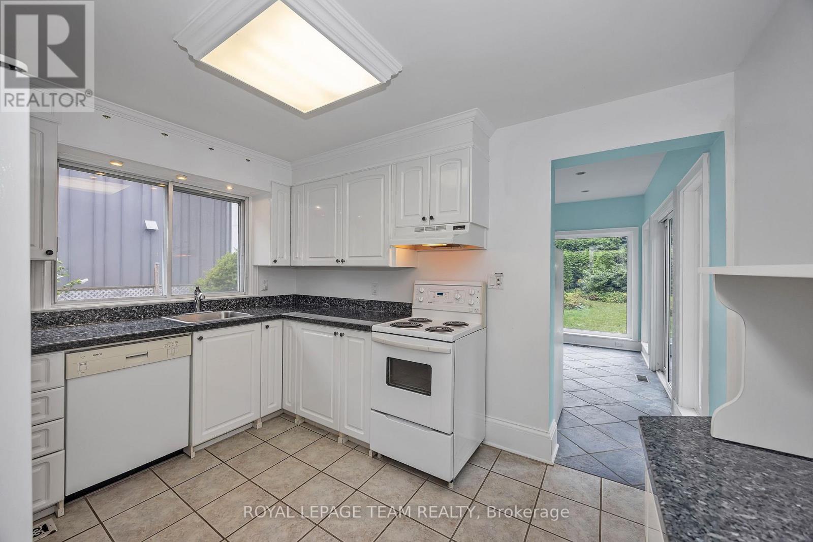 658 TWEEDSMUIR AVENUE - 11