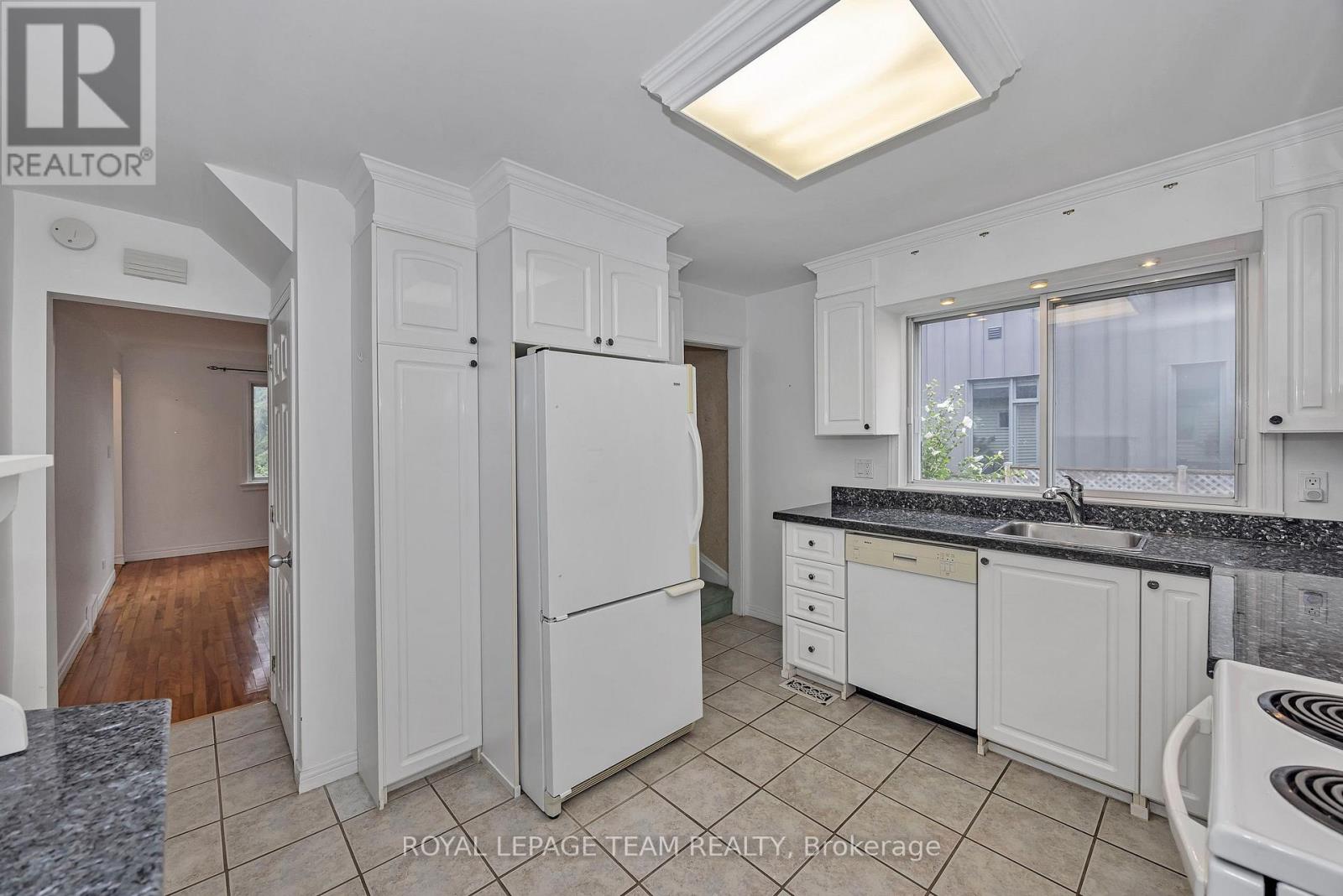 3 Bed, 2 Bath House for Sale in Ottawa – 658 TWEEDSMUIR AVENUE, Ottawa – MLS# X13771584 - Image 12