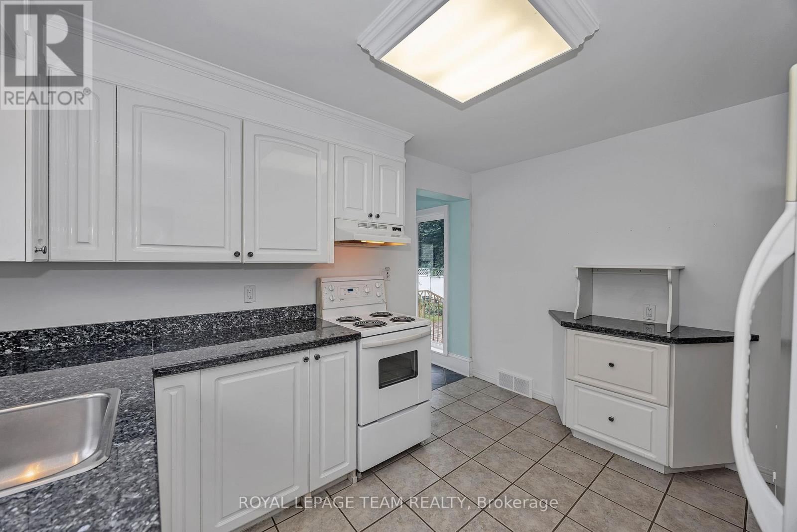 658 TWEEDSMUIR AVENUE - 14