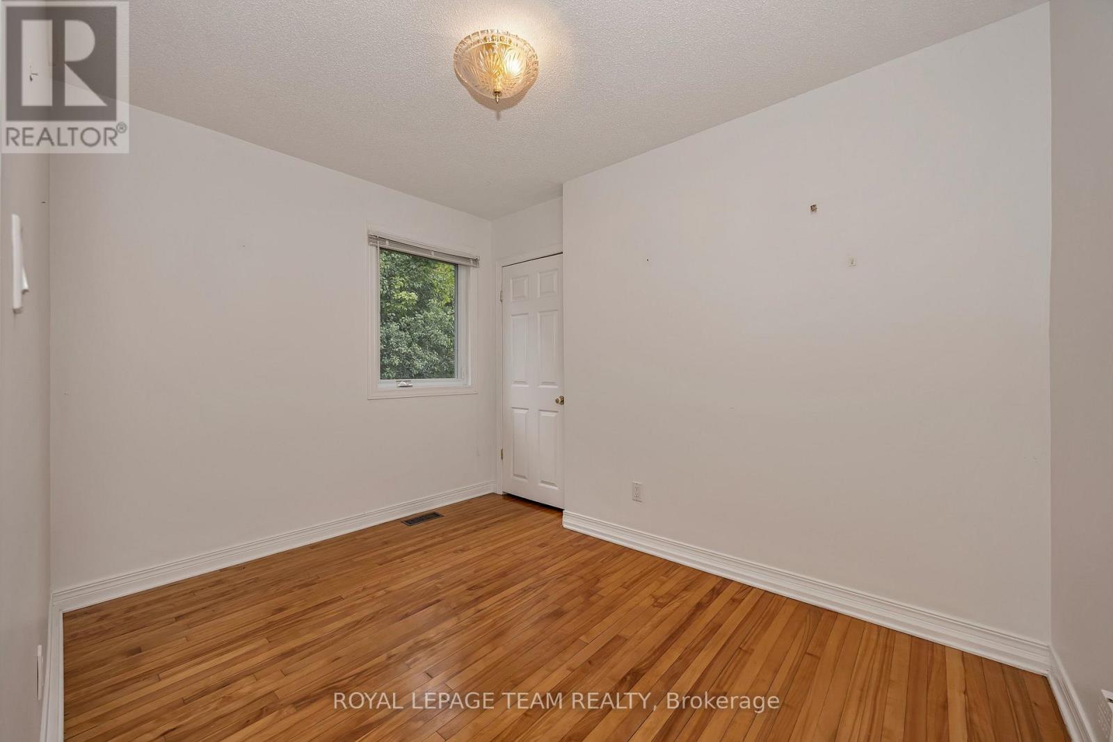 3 Bed, 2 Bath House for Sale in Ottawa – 658 TWEEDSMUIR AVENUE, Ottawa – MLS# X13771584 - Image 21