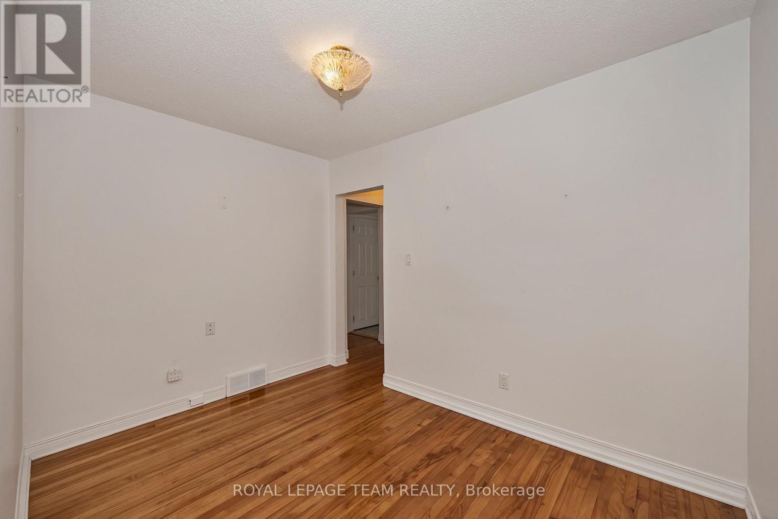 658 TWEEDSMUIR AVENUE - 22