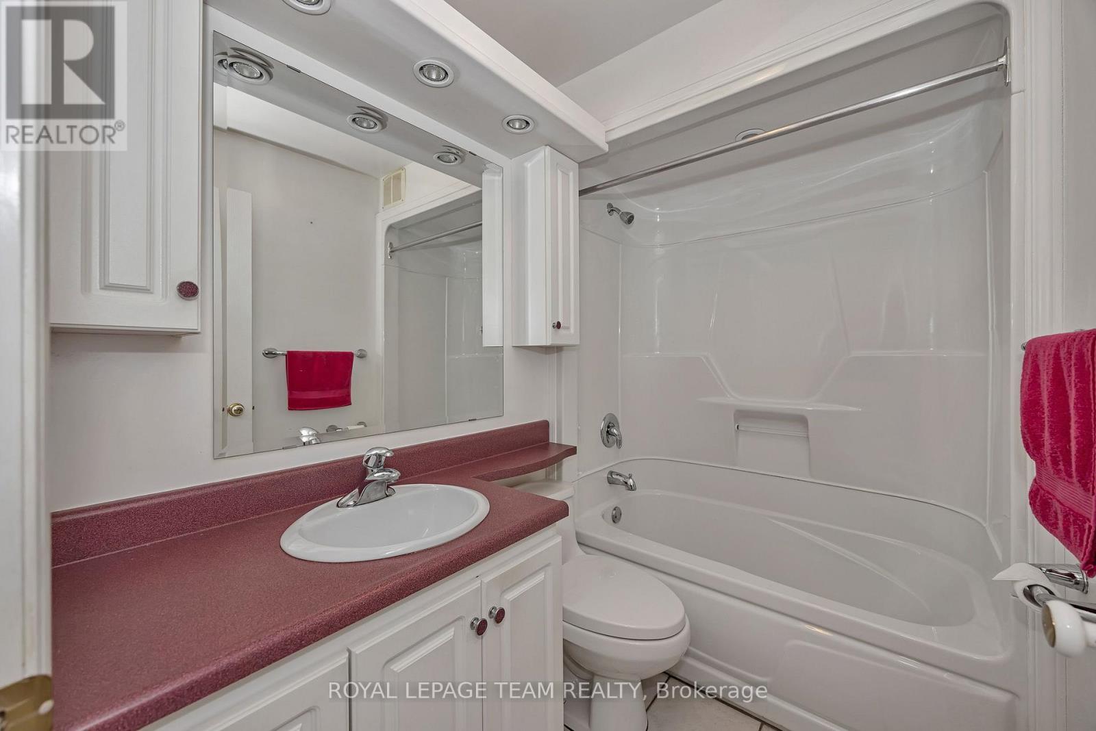 3 Bed, 2 Bath House for Sale in Ottawa – 658 TWEEDSMUIR AVENUE, Ottawa – MLS# X13771584 - Image 23