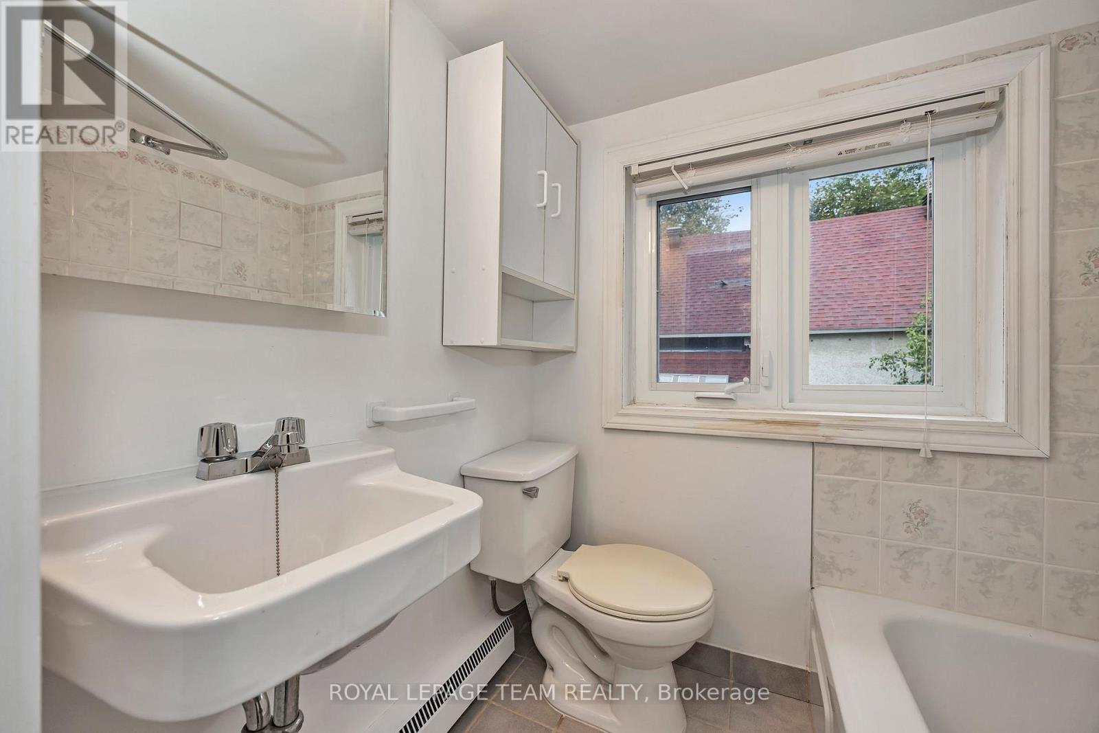 658 TWEEDSMUIR AVENUE - 27