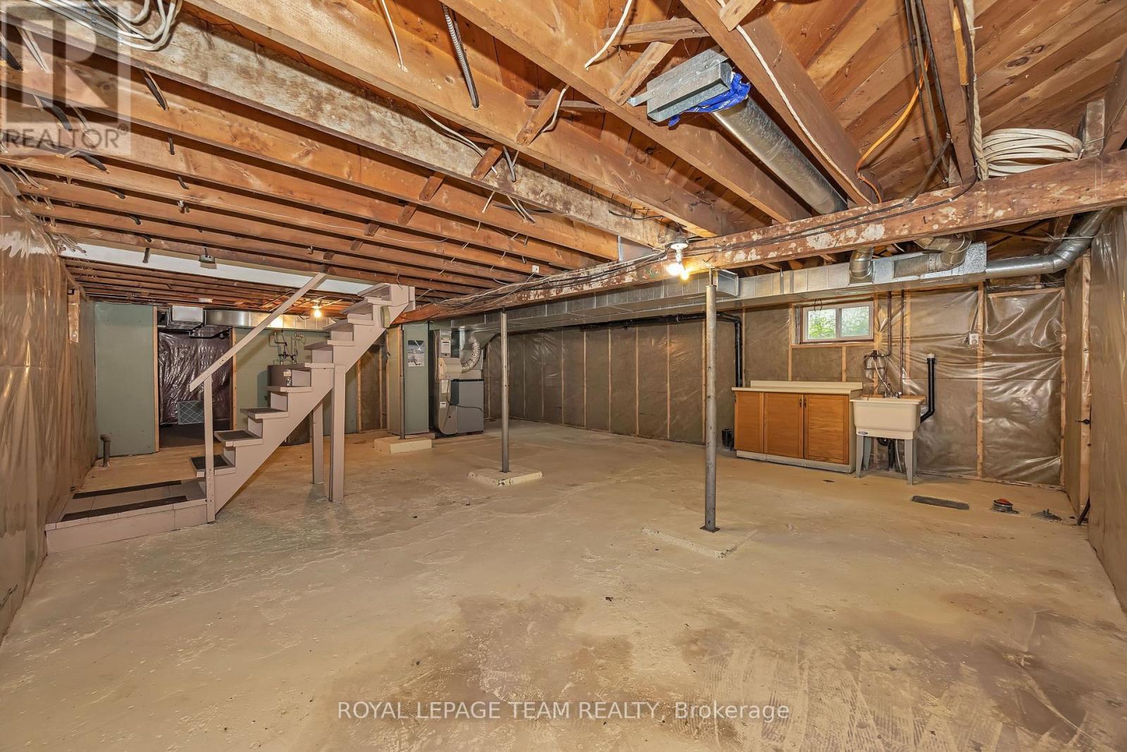 658 TWEEDSMUIR AVENUE - 29