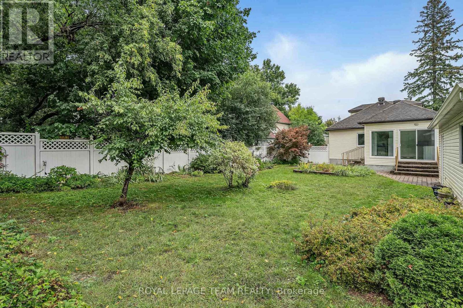 658 TWEEDSMUIR AVENUE - 36