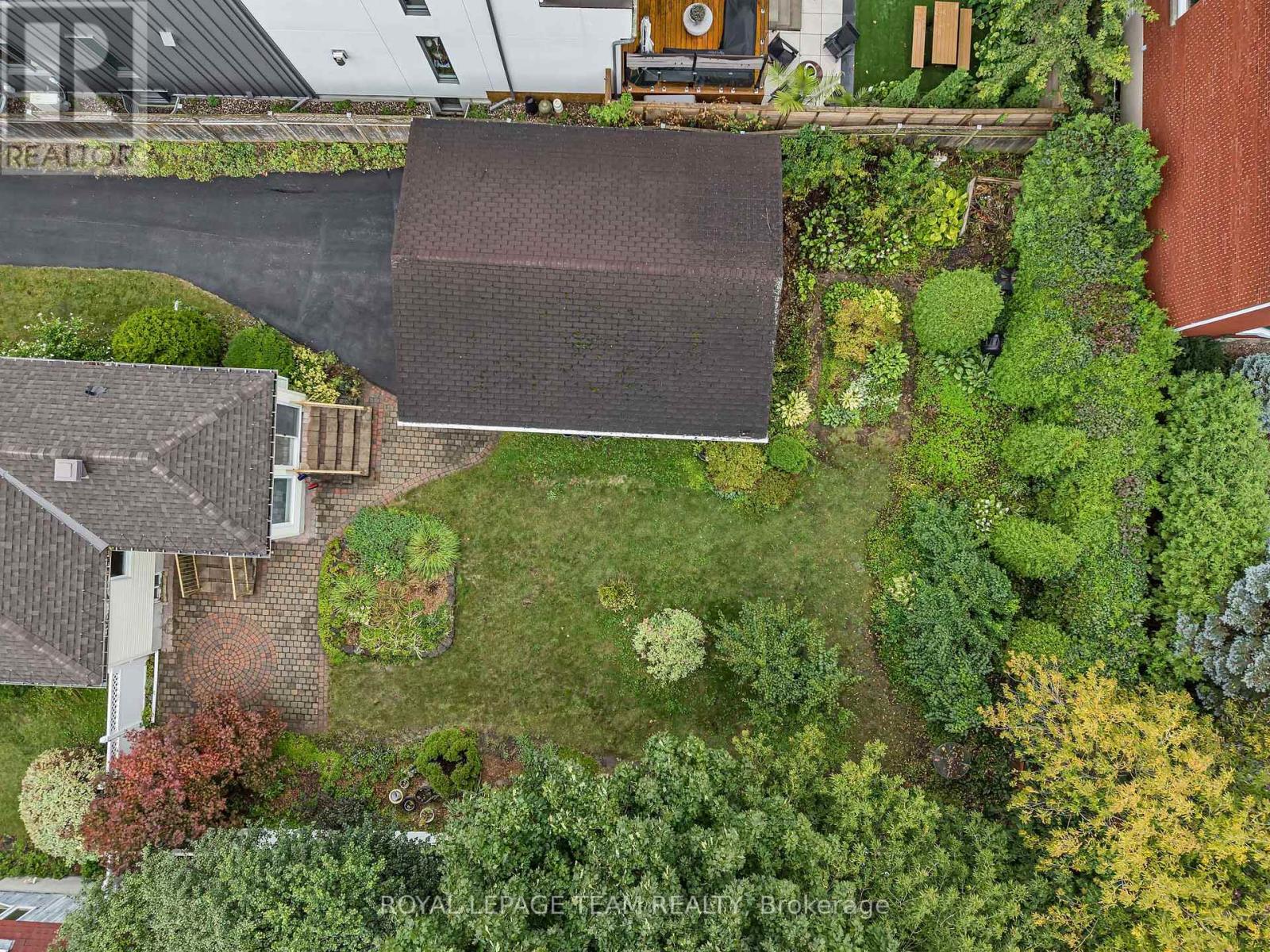 658 TWEEDSMUIR AVENUE - 39