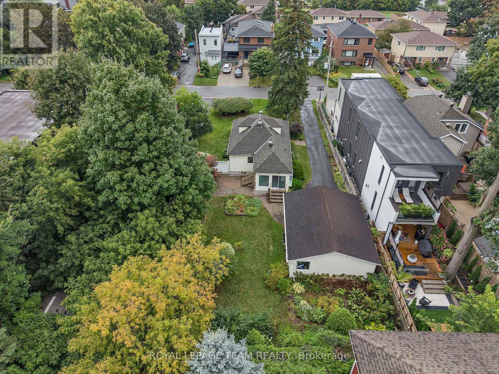 658 TWEEDSMUIR AVENUE - 40
