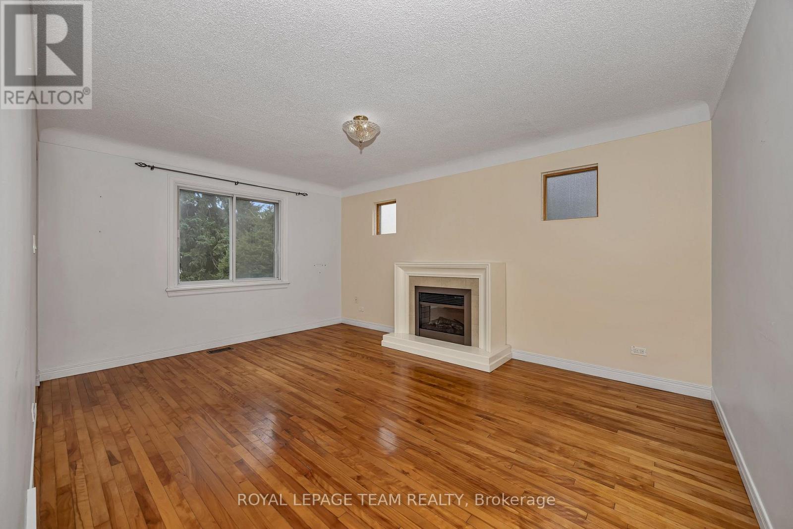 3 Bed, 2 Bath House for Sale in Ottawa – 658 TWEEDSMUIR AVENUE, Ottawa – MLS# X13771584 - Image 7