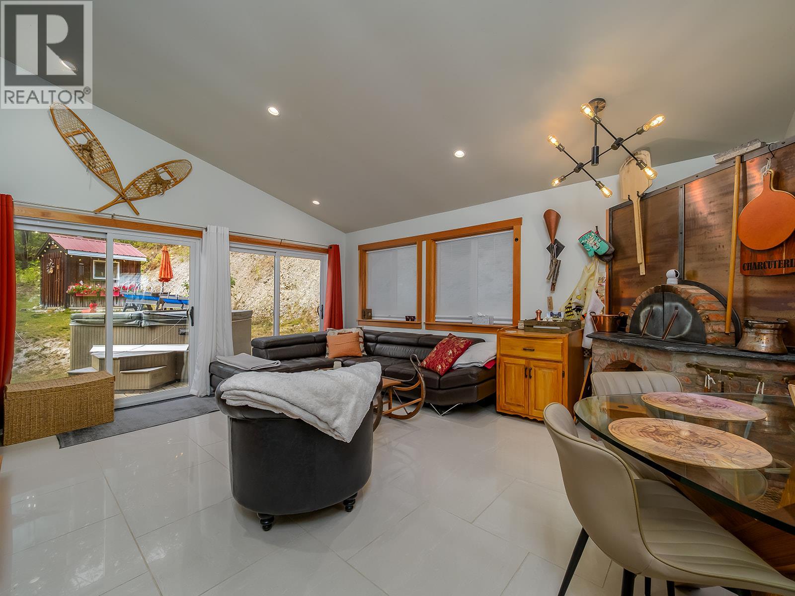 1960 Palumbo Heights Drive - Image 11