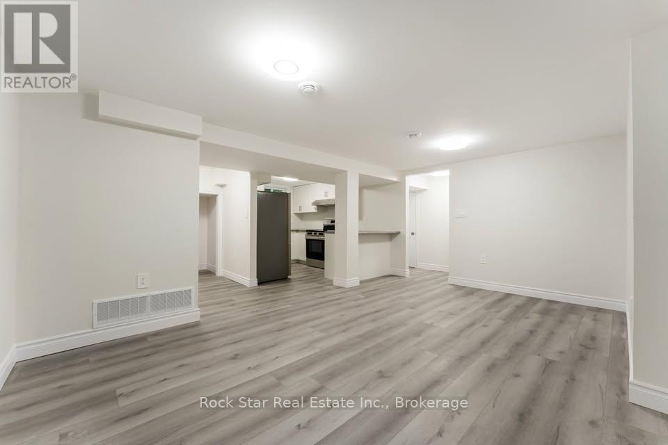 LOWER - 10 CULLEN DRIVE, St. Catharines (Glendale/Glenridge) — photo 2
