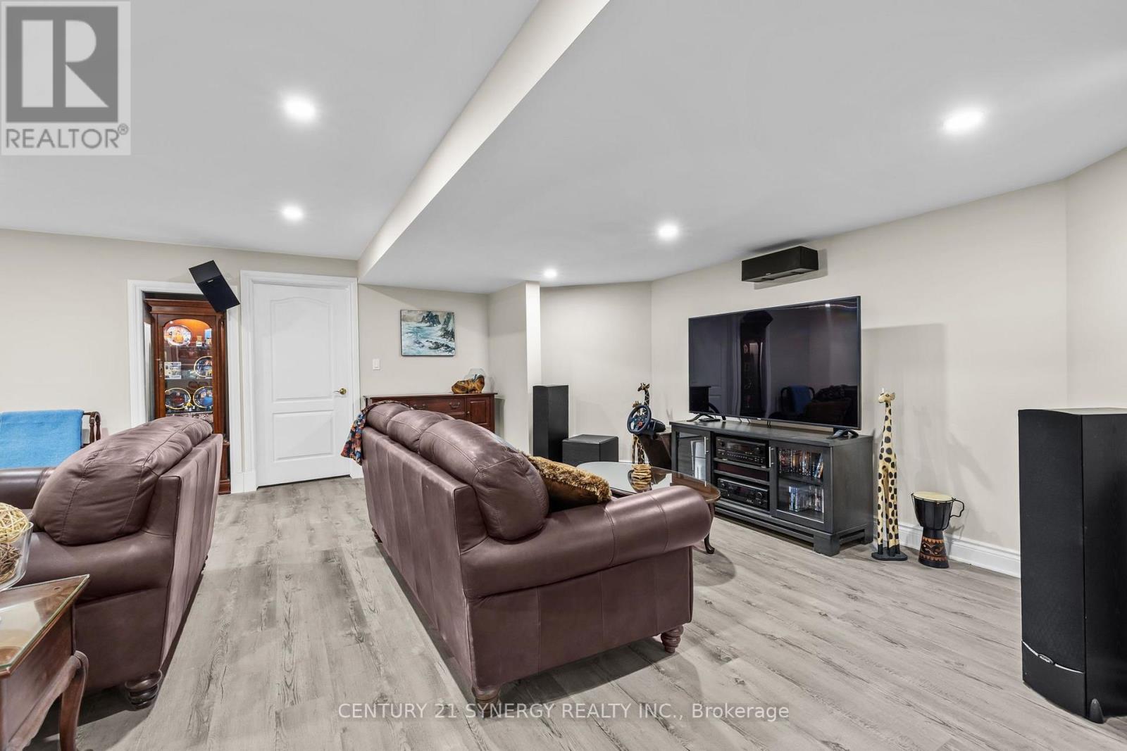 5 Bed, 4 Bath House for Sale in Ottawa – 5732 QUEENSCOURT CRESCENT, Ottawa – MLS# X13768742 - Image 39