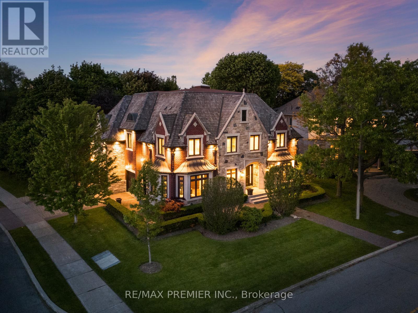 35 Normandale Crescent, Toronto — photo 1