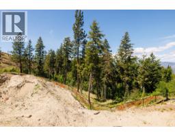 596 Benmore Place, Kelowna, BC V1W4Z3 Photo 39