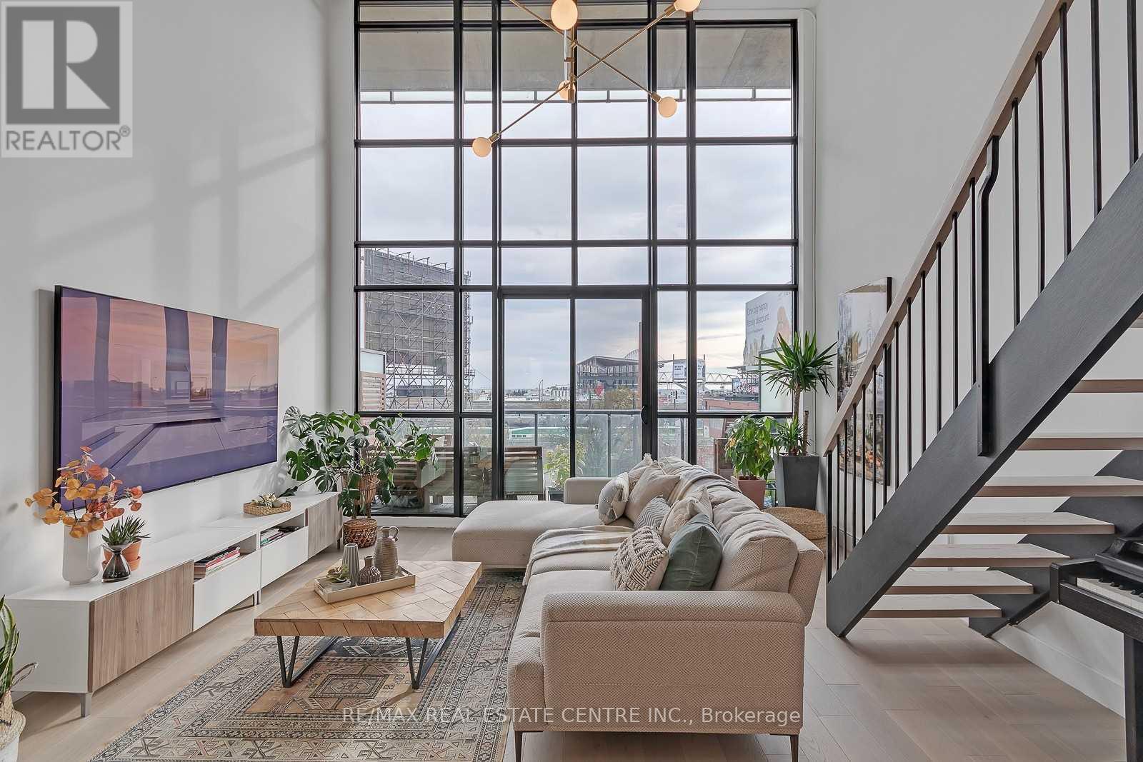 #407 5 HANNA AVENUE - 1