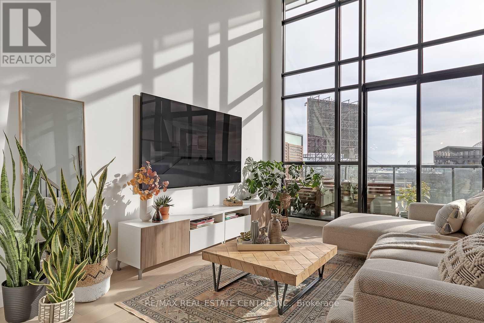 #407 5 HANNA AVENUE - 14