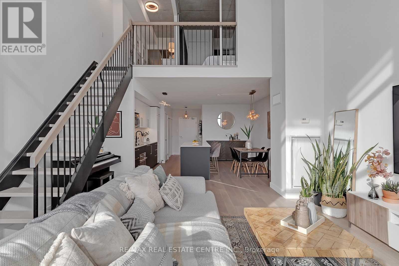 #407 5 HANNA AVENUE - 16