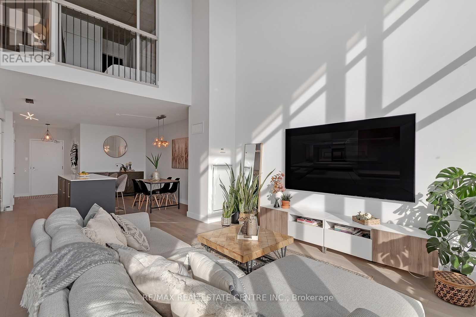 #407 5 HANNA AVENUE - 17