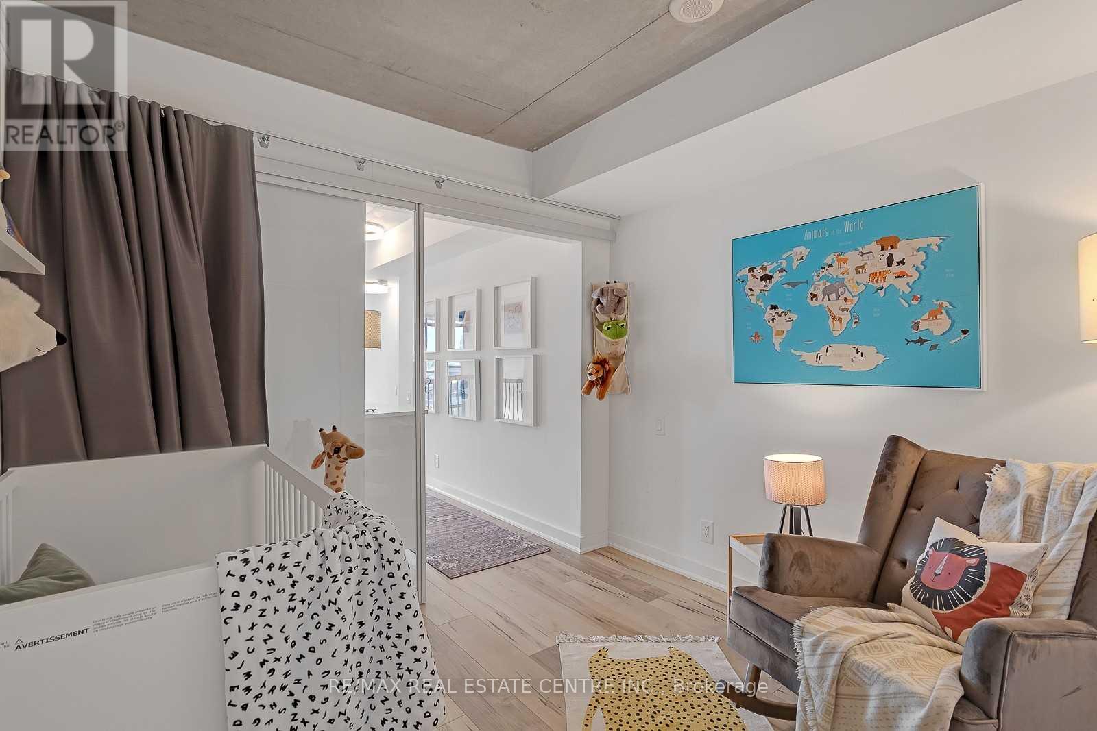 #407 5 HANNA AVENUE - 33