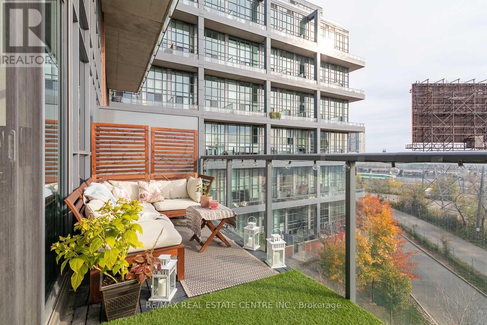 #407 5 HANNA AVENUE - 36