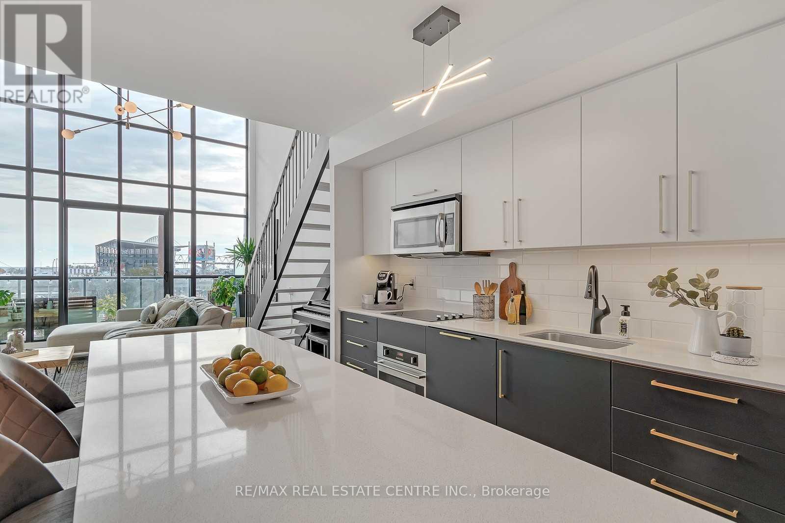 #407 5 HANNA AVENUE - 9