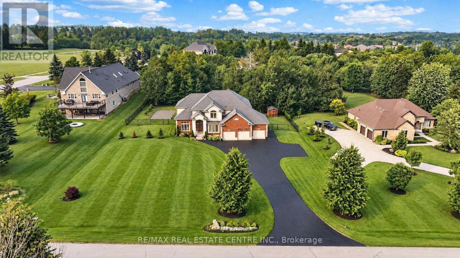 24 BROOKHAVEN CRESCENT - 2