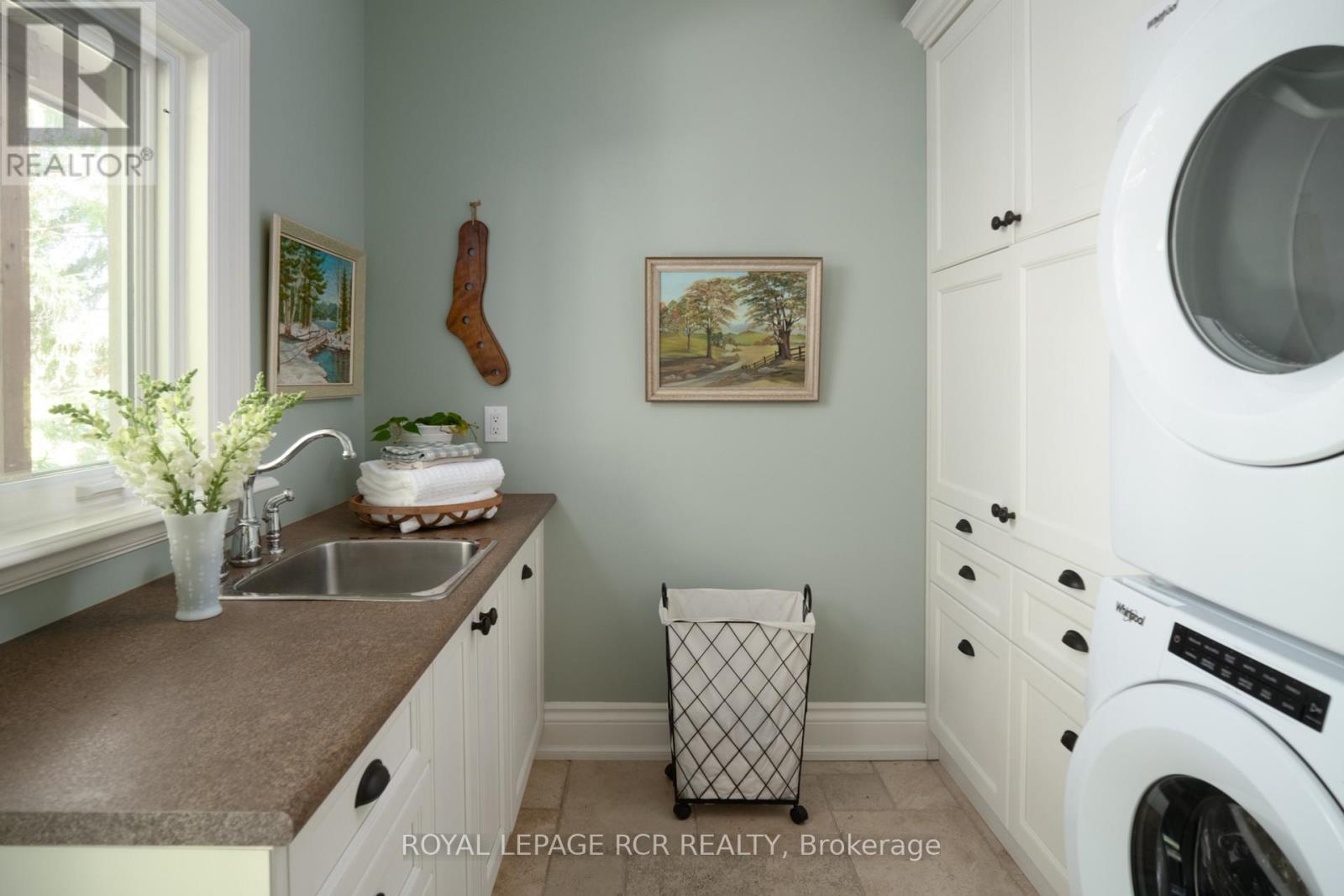 84 KENNEDY ROAD - Image 34