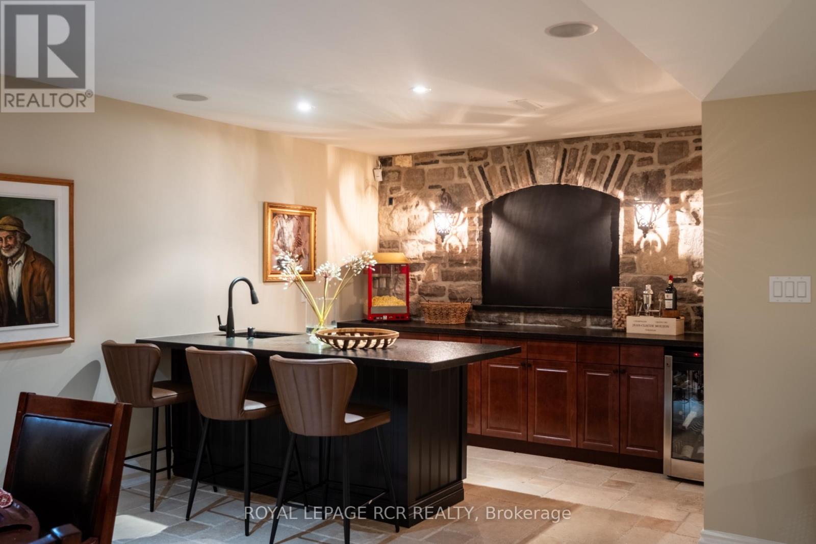 84 KENNEDY ROAD - Image 39