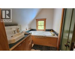 8470 Red Mountain Road, Silverton, BC V0G1S0 Photo 20