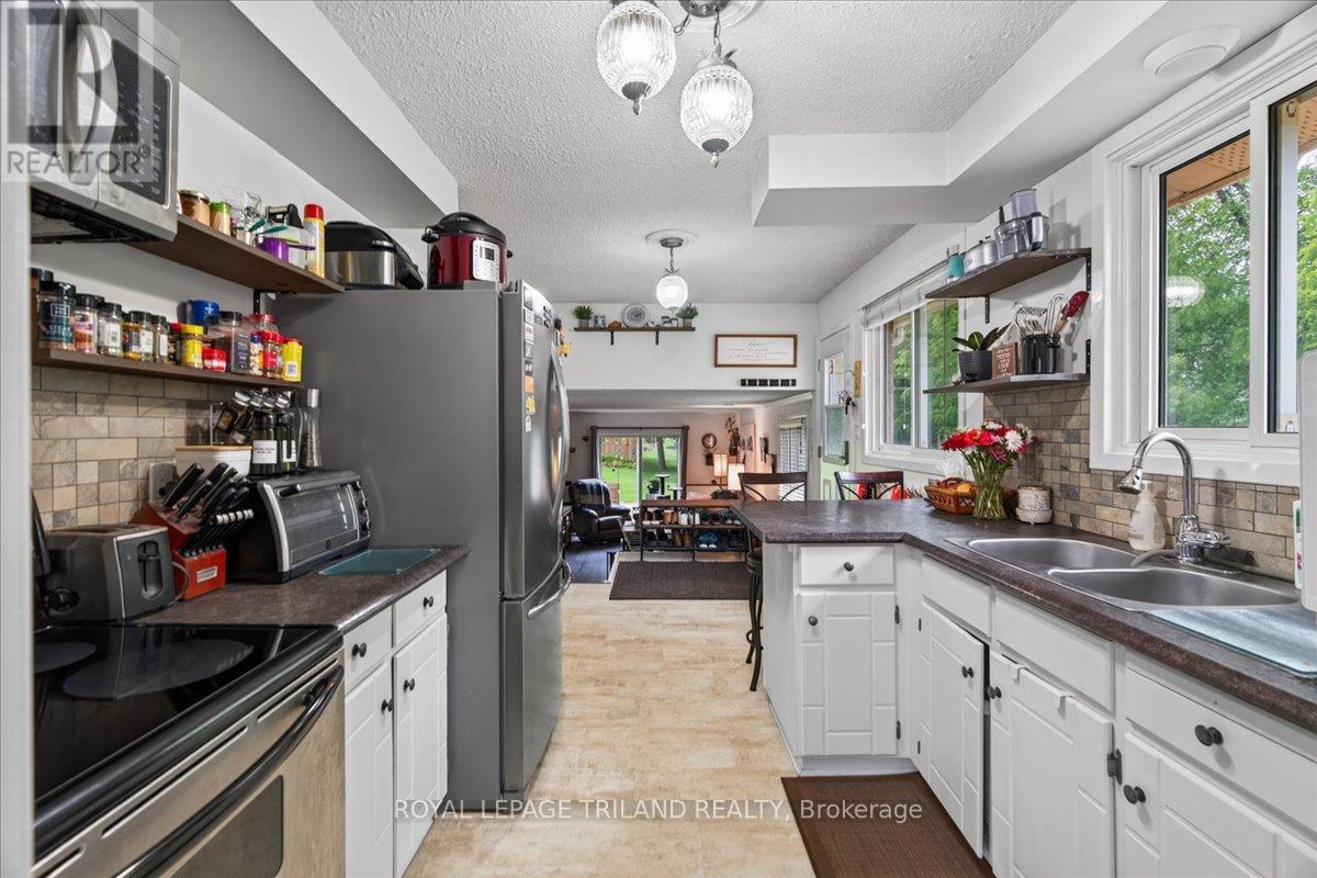 6 BAYLEY STREET - 12