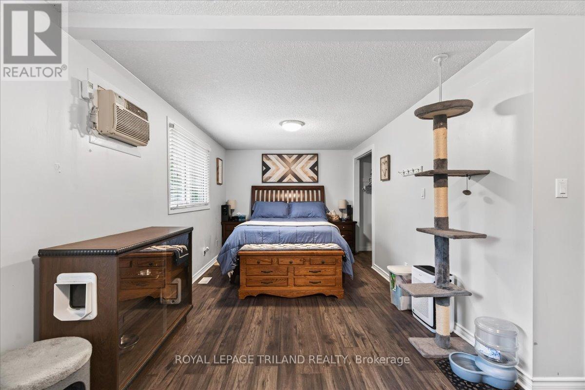 6 BAYLEY STREET - 16
