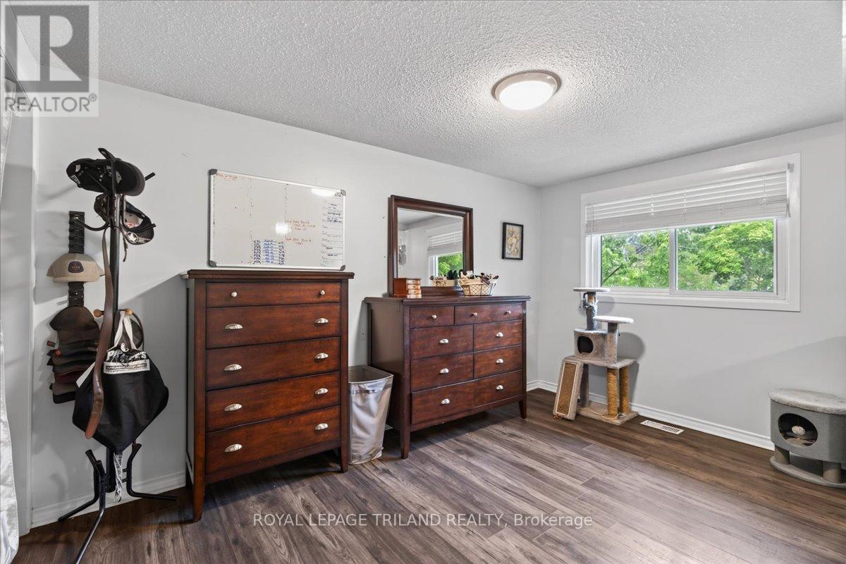 6 BAYLEY STREET - 17