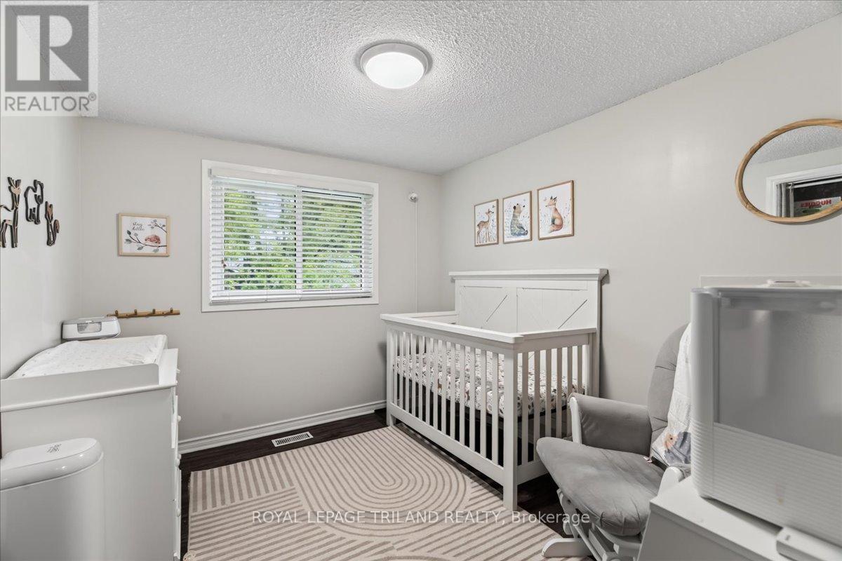 6 BAYLEY STREET - 19