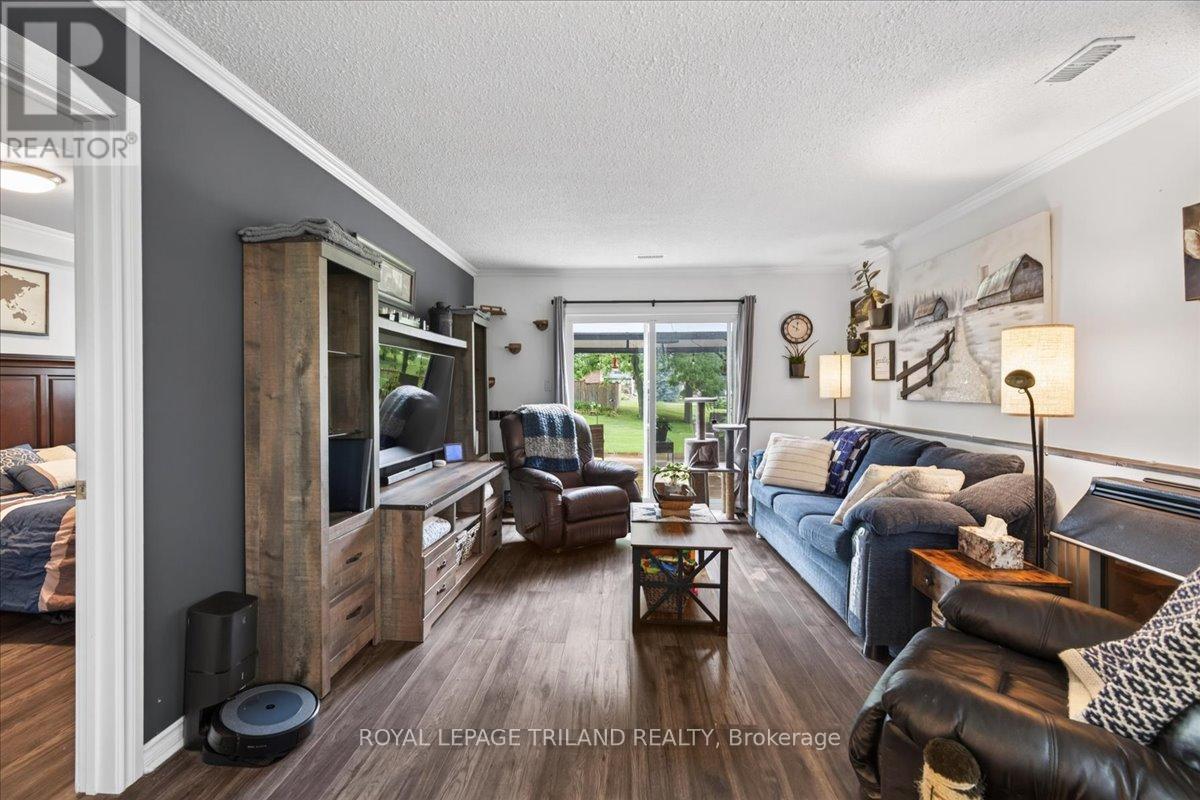6 BAYLEY STREET - 21