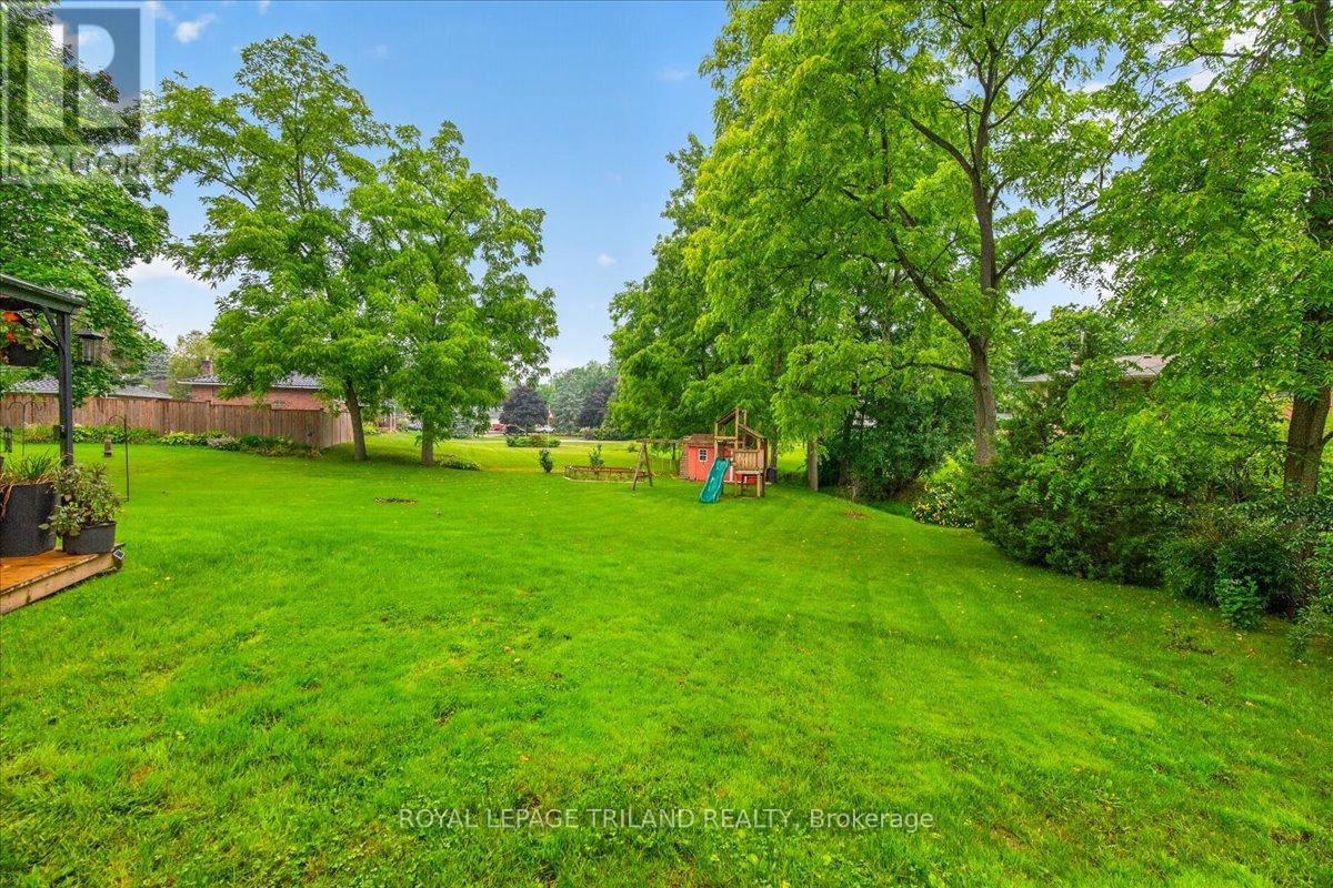 6 BAYLEY STREET - 33
