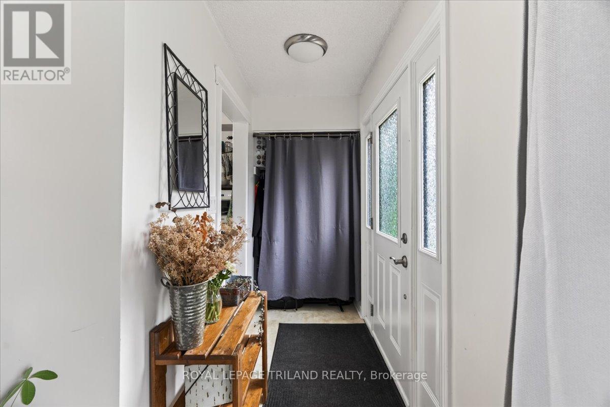 6 BAYLEY STREET - 6