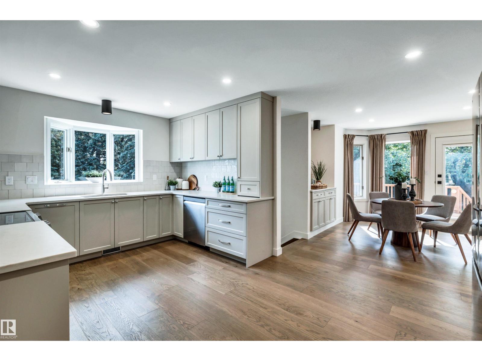 12 A INVERMERE PL - 12