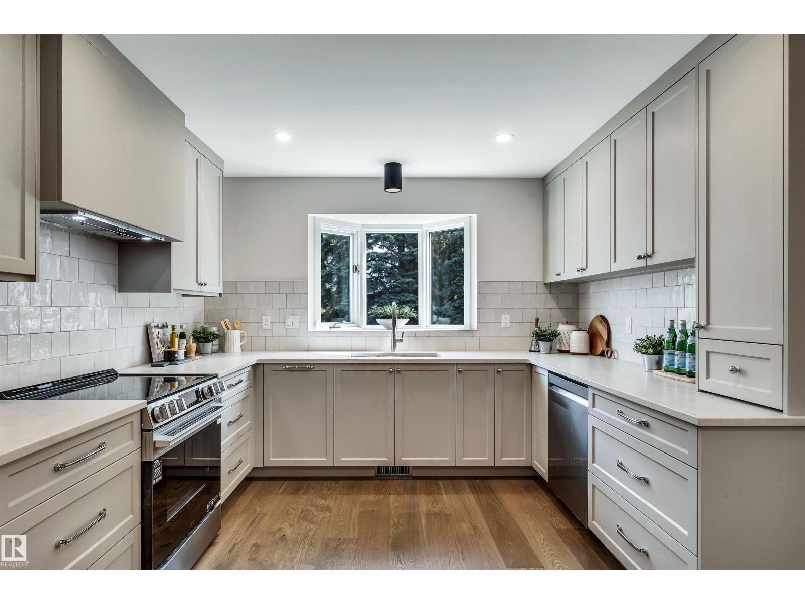 12 A INVERMERE PL - Image 13