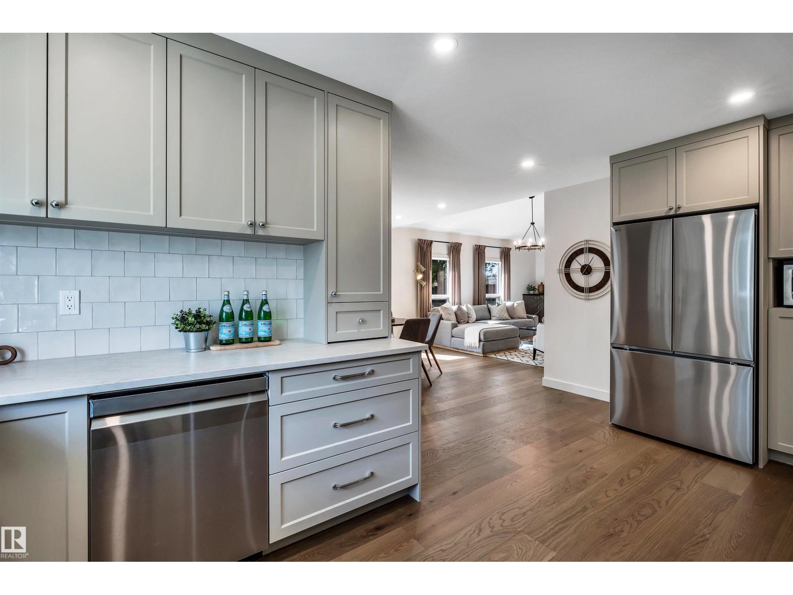12 A INVERMERE PL - 16