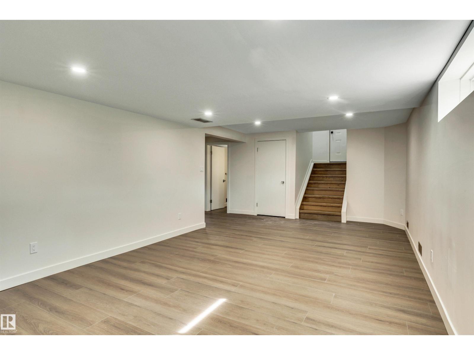 12 A INVERMERE PL - 34
