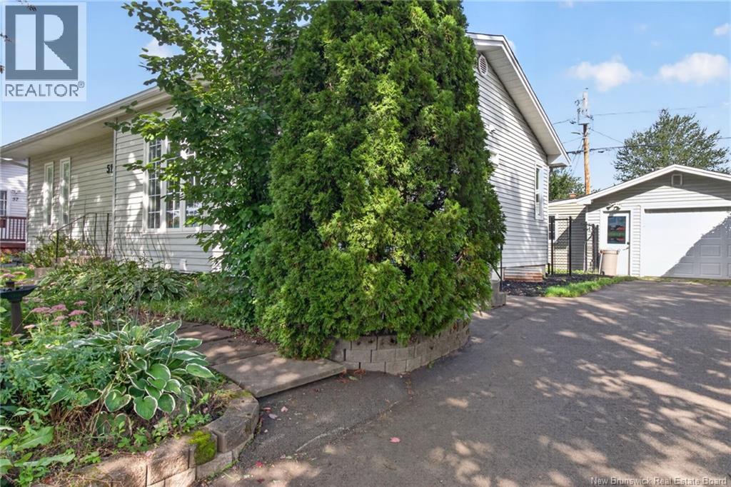 51 Weyburn, Moncton — photo 2
