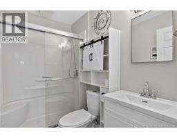 51 Weyburn, photo 11