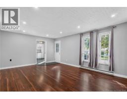 51 Weyburn, photo 14