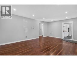 51 Weyburn, photo 15
