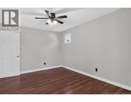 51 Weyburn, photo 19