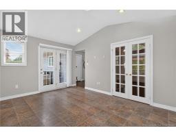 51 Weyburn, photo 21